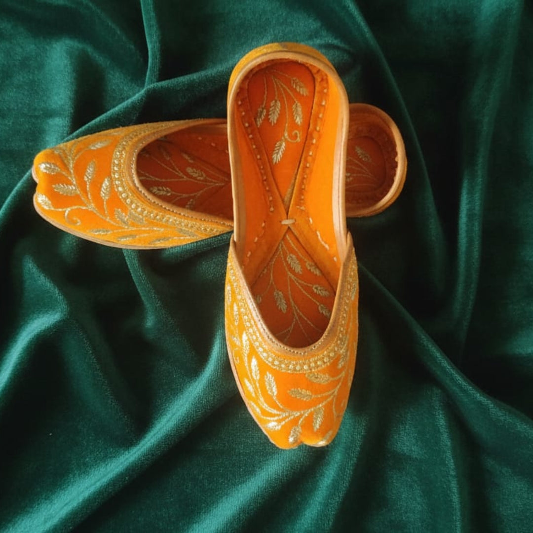 Amber Zari Jutti