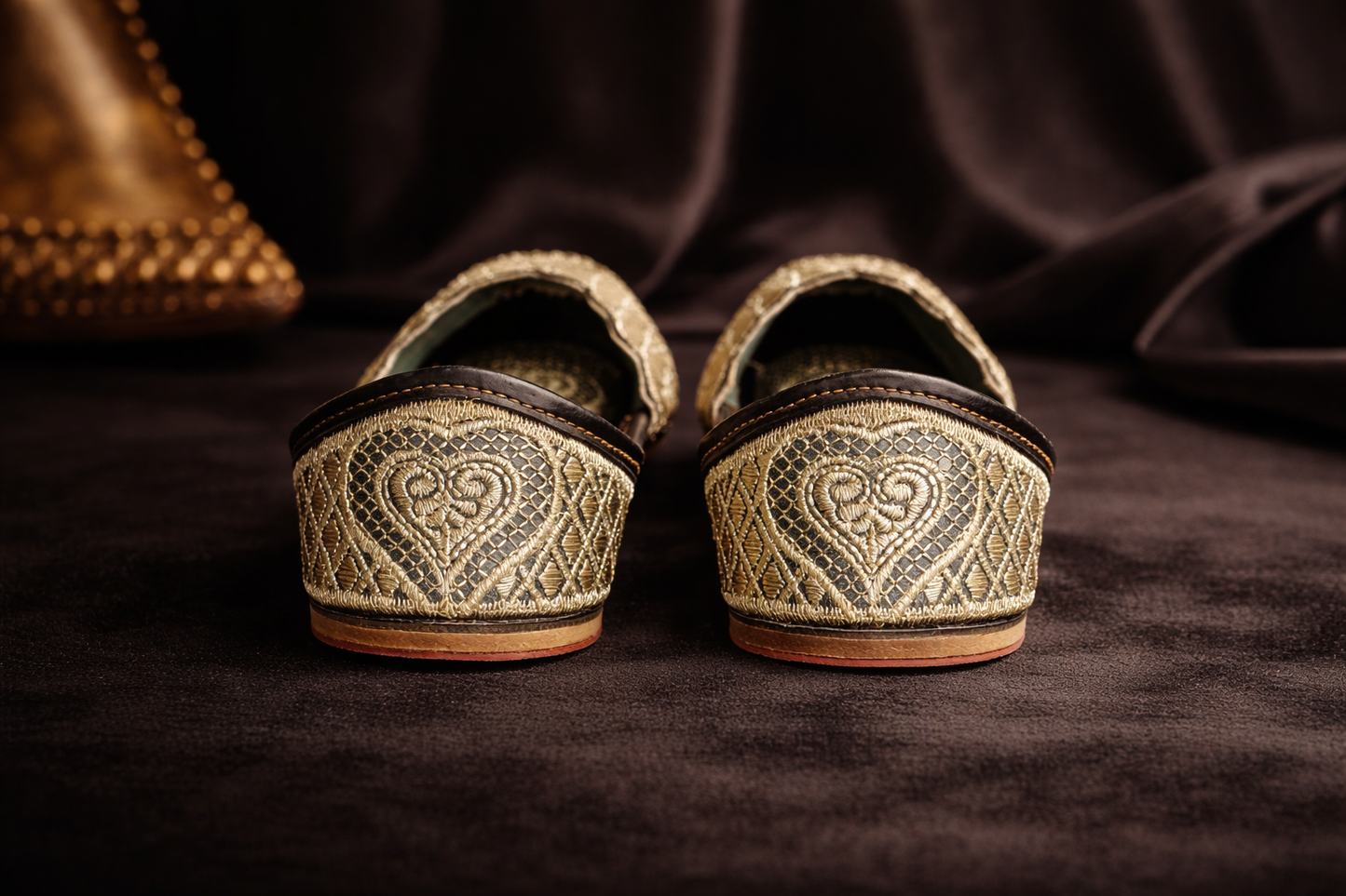 Noir Zari JuttiNoir Royale – Handcrafted Heritage Jutti