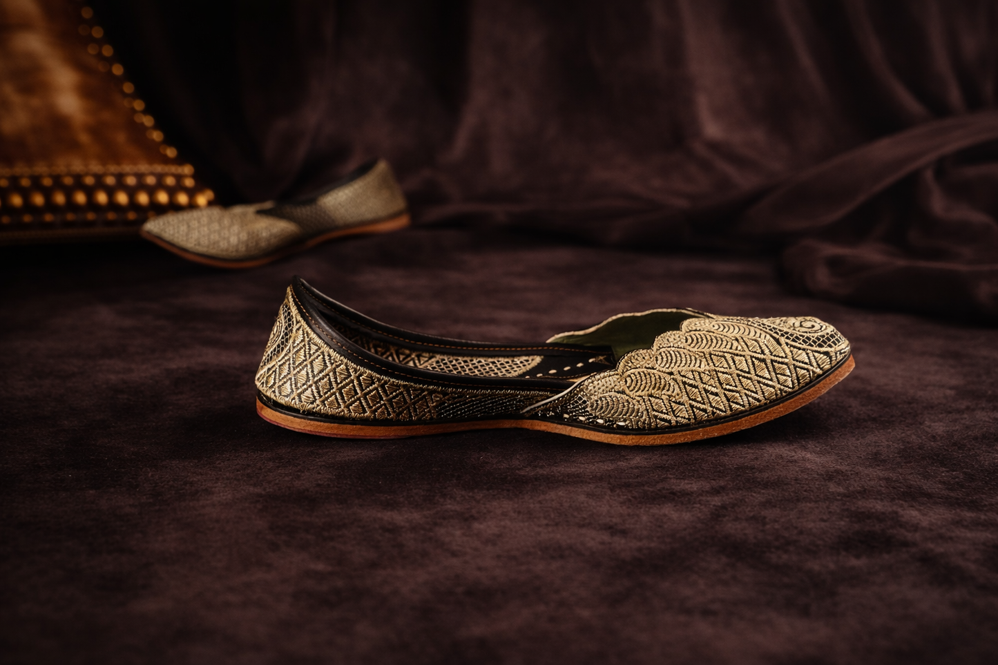 Noir Zari JuttiNoir Royale – Handcrafted Heritage Jutti