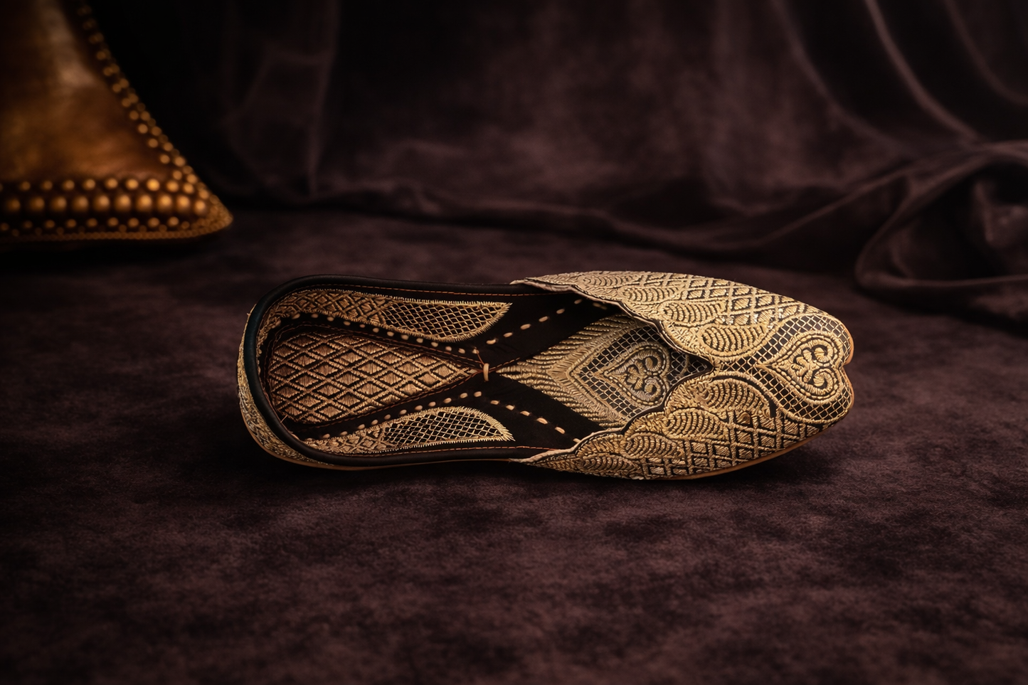 Noir Zari JuttiNoir Royale – Handcrafted Heritage Jutti